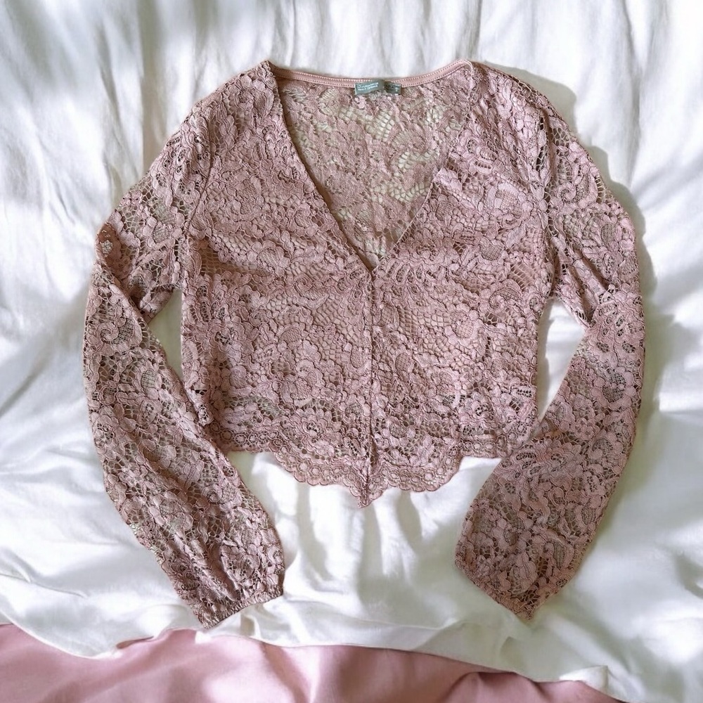 • ZARA Cropped Lace Long Sleeve